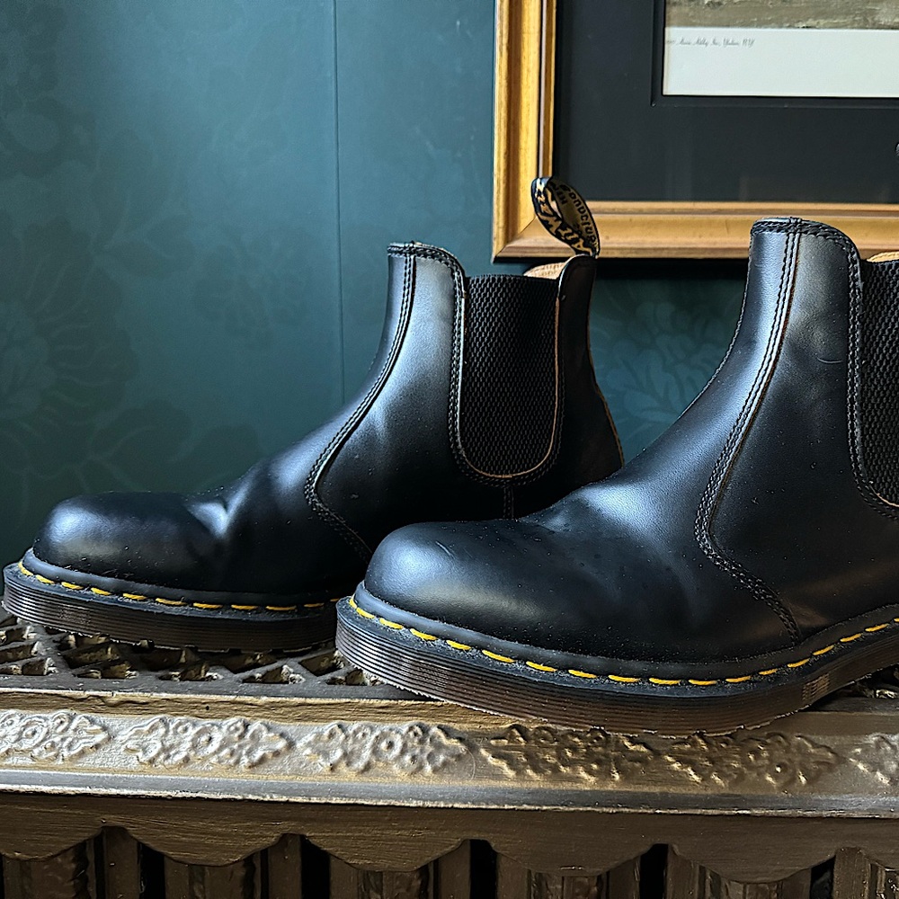 2976 VINTAGE MADE IN ENGLAND CHELSEA BOOTS (US MENS 10)
